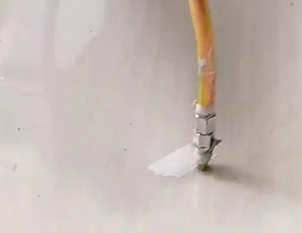 绿春瓷砖空鼓维修公司专业解答在瓷砖铺贴过程中，如果使用的砂料过粗（如全部使用了粗砂），可能会导致以下问题
